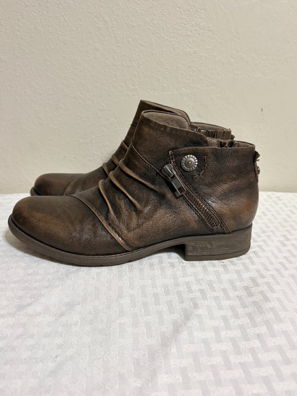 Earth Relief Pod Ronan Distressed Leather Ankle Booties Size 6.5